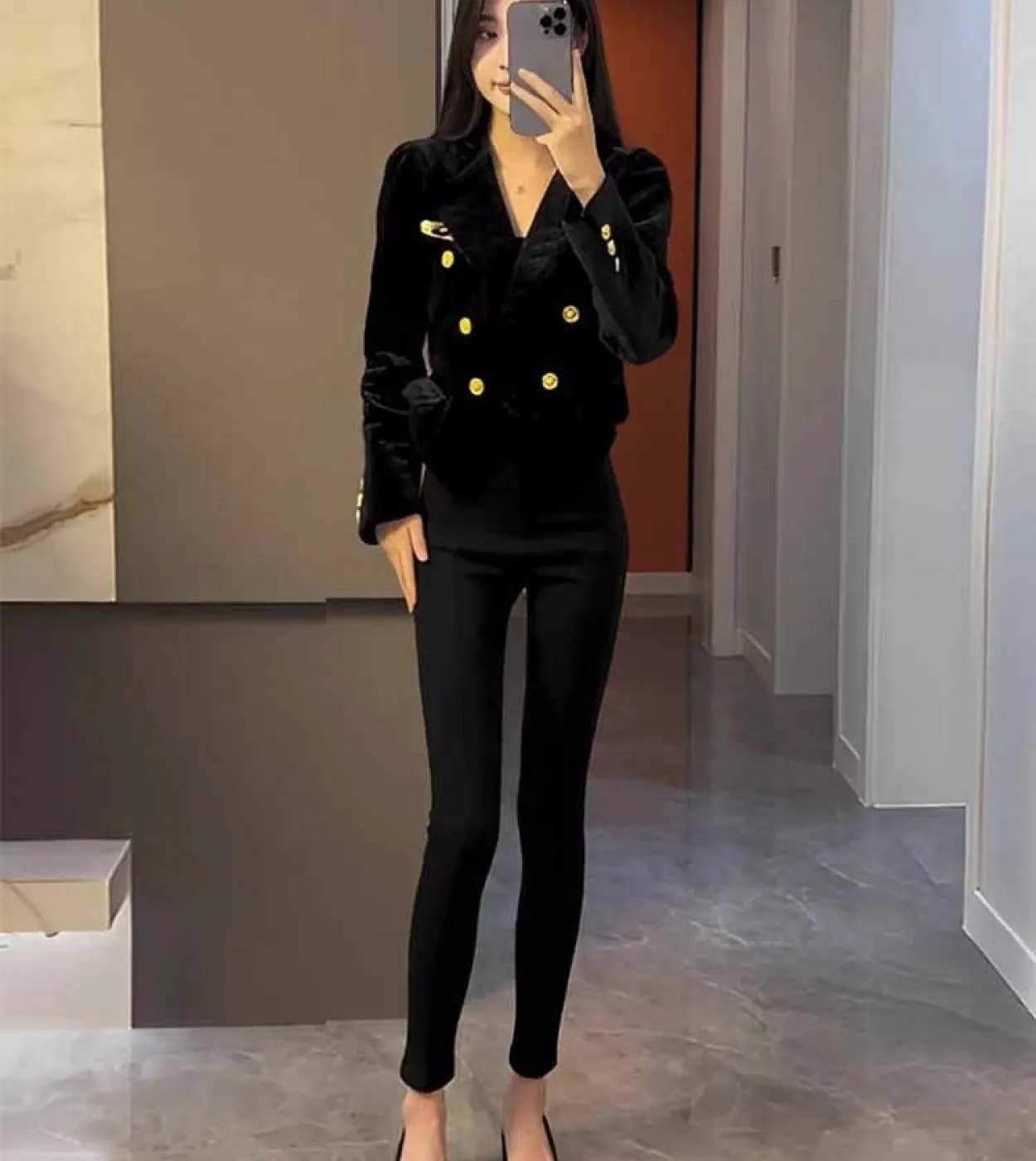 Blazer in velluto Corto Spilla nera Decorazione Bottone leone dorato Doppio petto Giacche in velluto a rombo Blazer da lavoro Wo