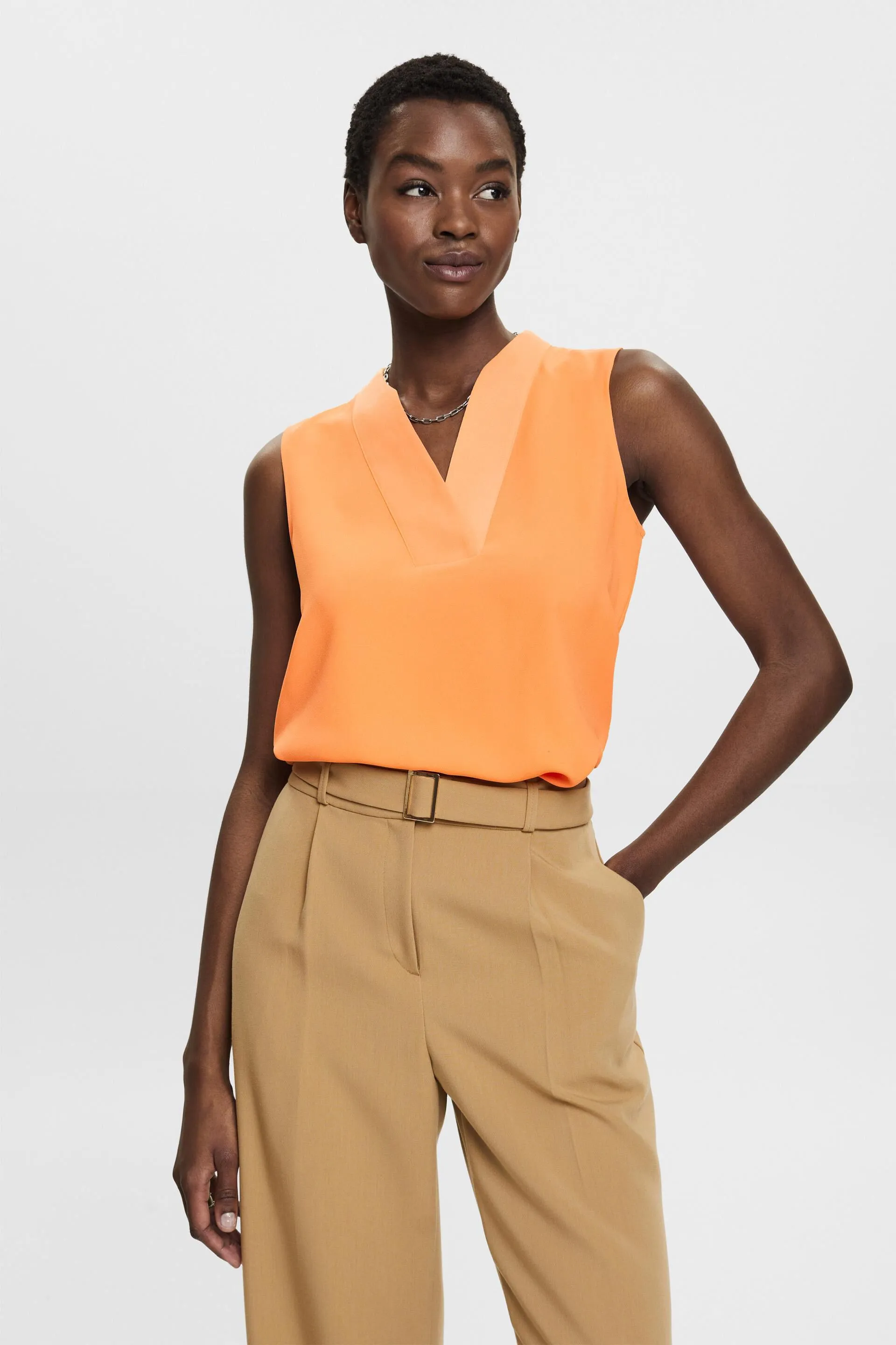Blusa senza maniche e con scollo a V