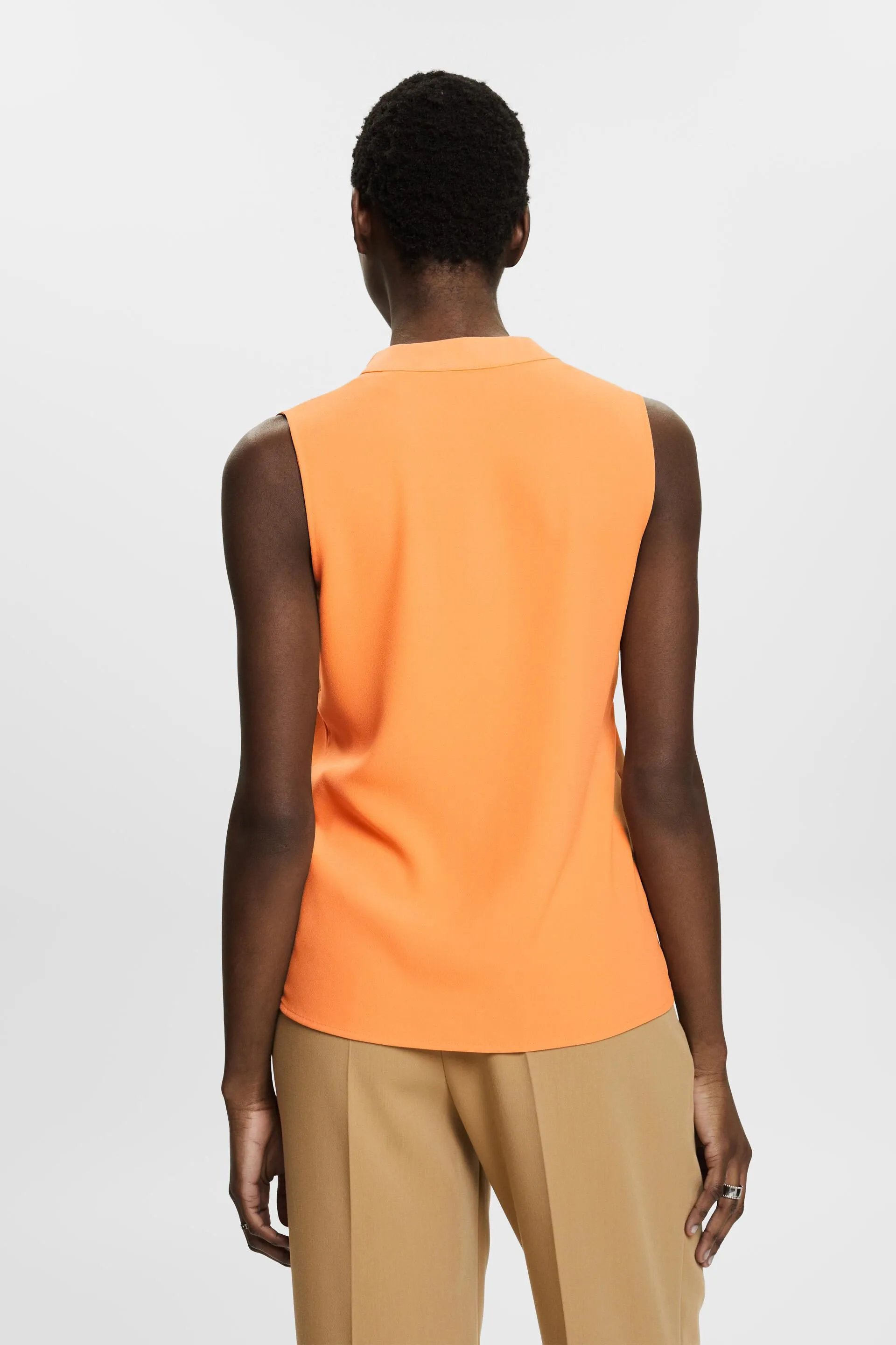 Blusa senza maniche e con scollo a V