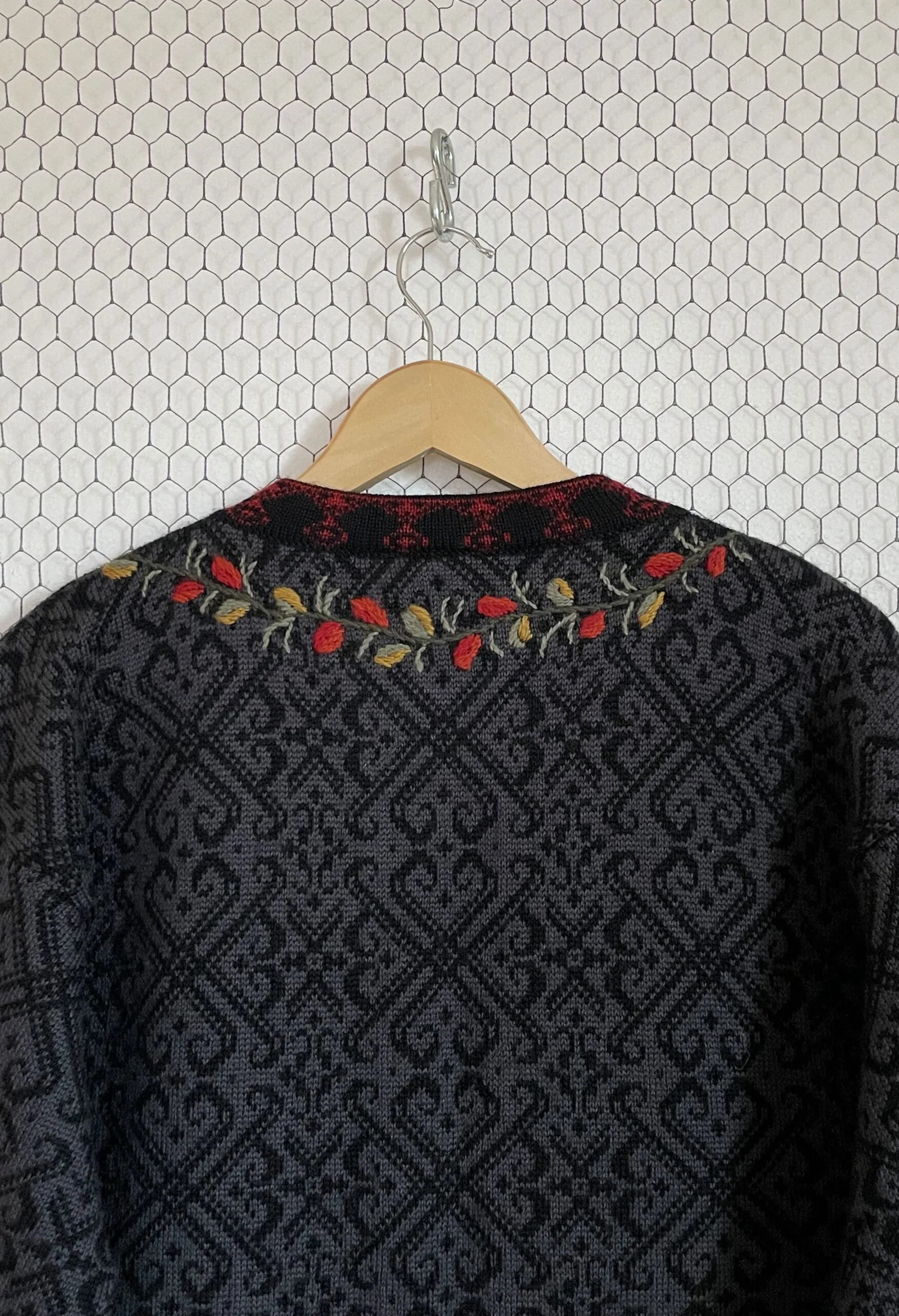Cardigan vintage norvegese fatto a mano in pura lana