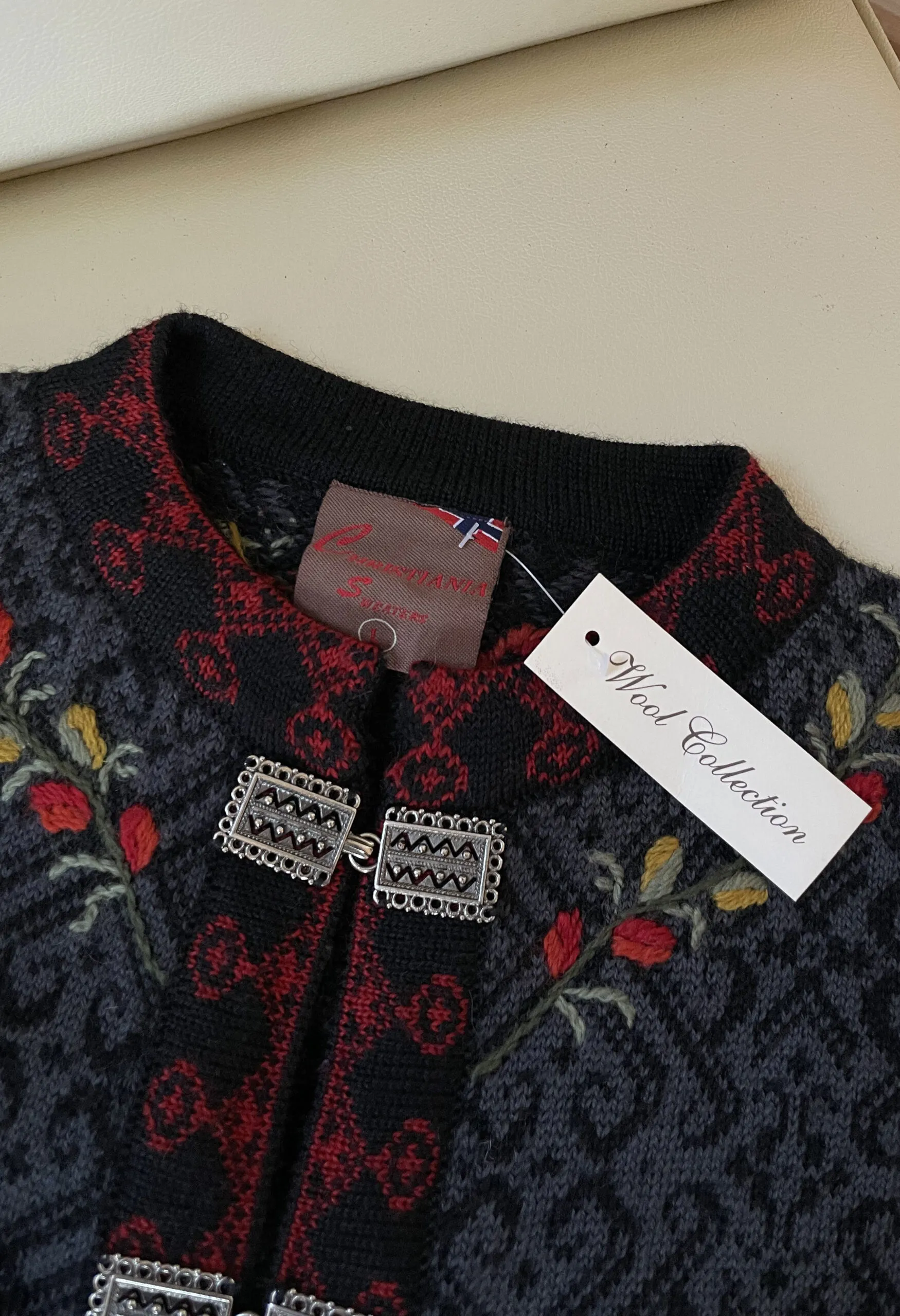 Cardigan vintage norvegese fatto a mano in pura lana