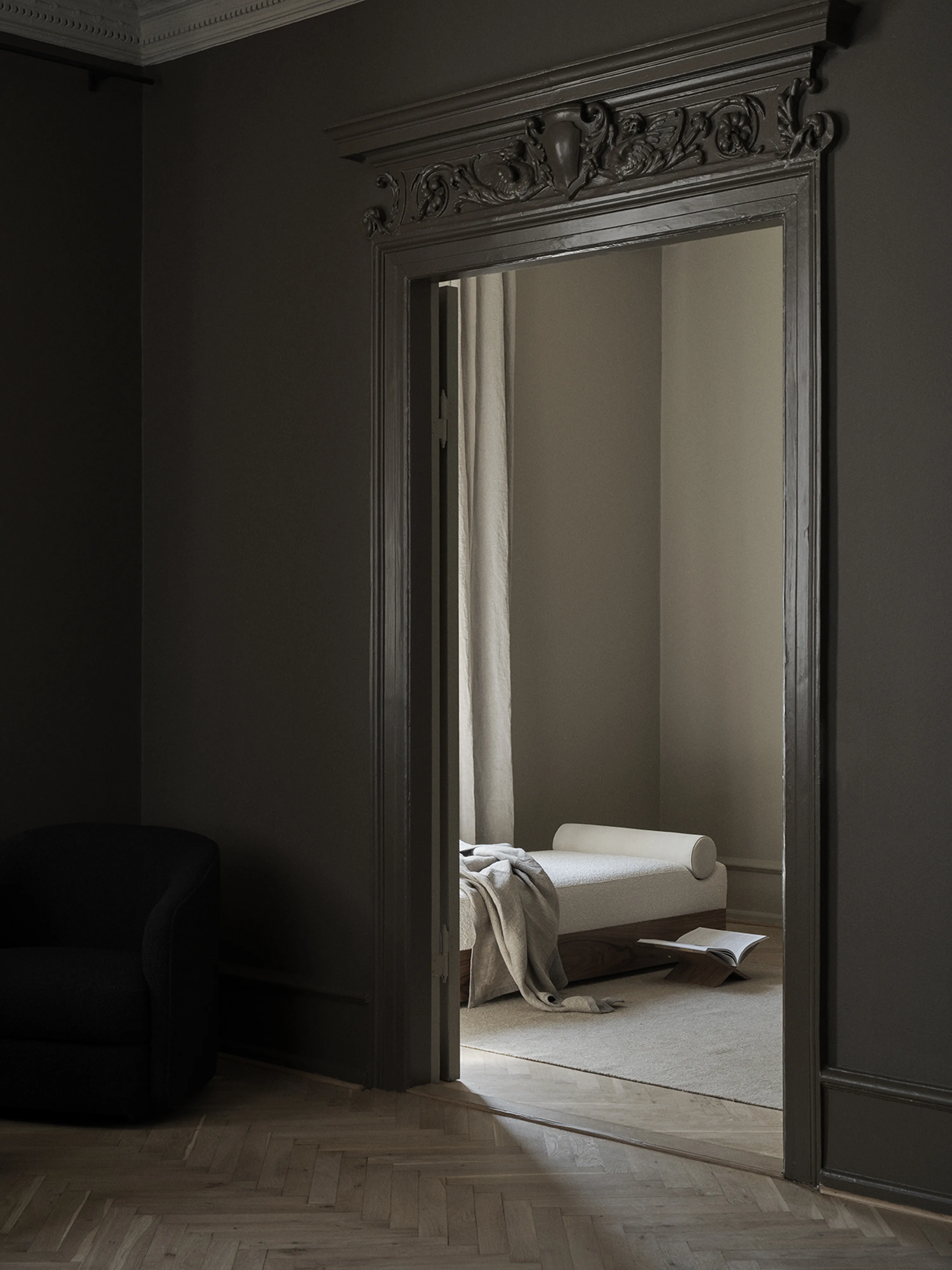 Daybed Mass 200x75x51 cm.jg{font-size:18px}Karakorum ivory 001-walnut