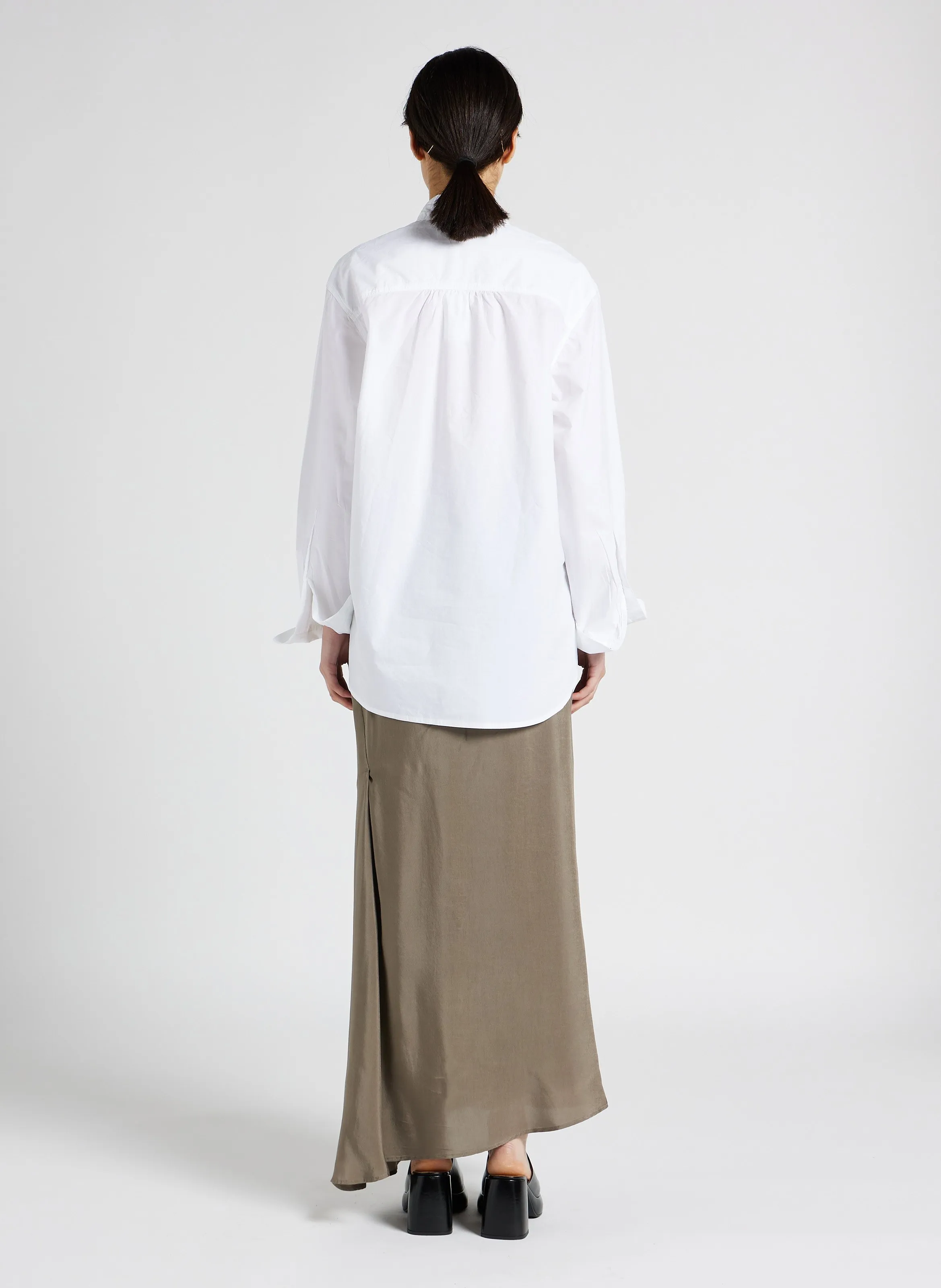  HUMANOID   HERMANN - Camicia ampia con collo classico in cotone | Bianco