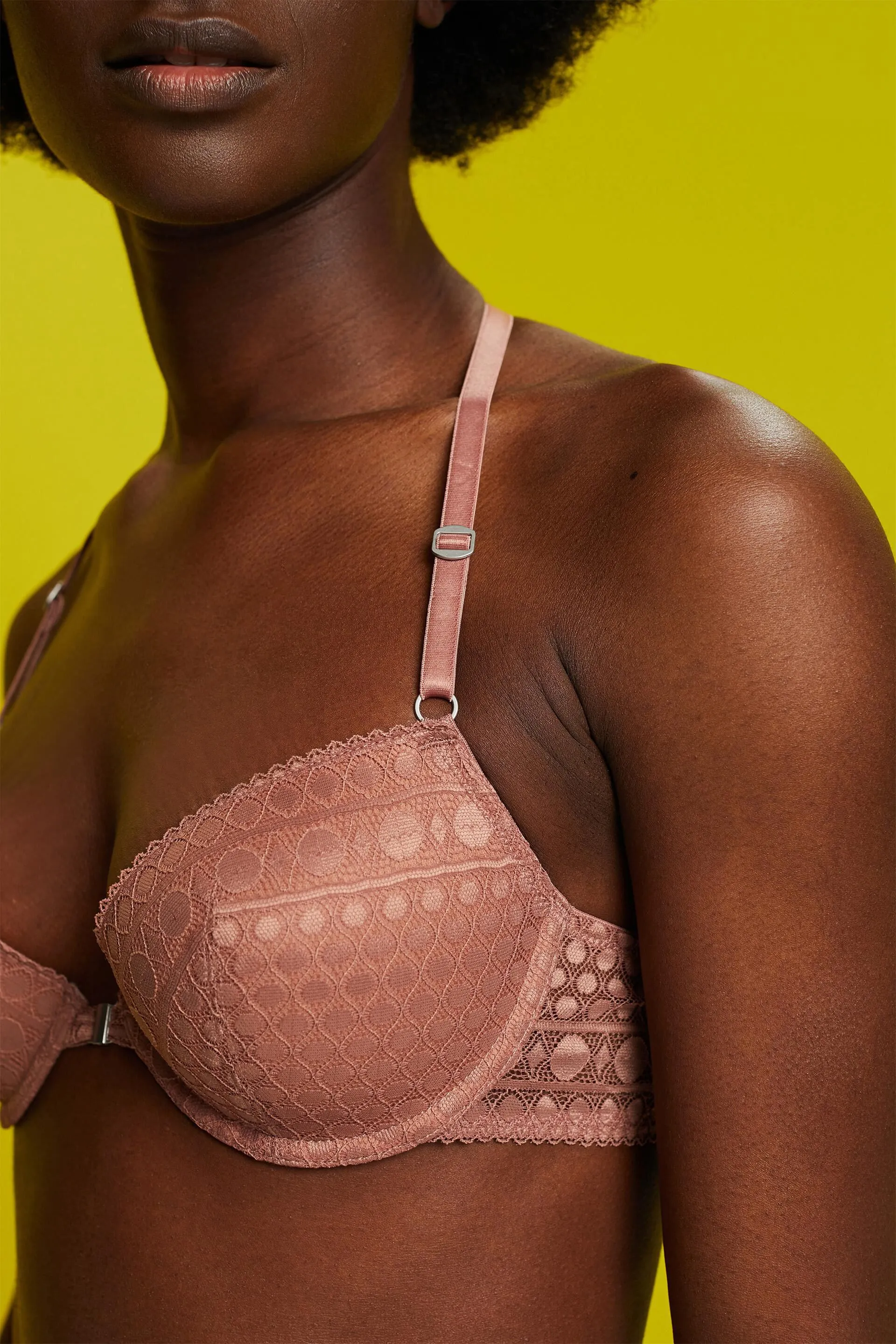 In materiale riciclato: Reggiseno imbottito con ferretto e pizzo