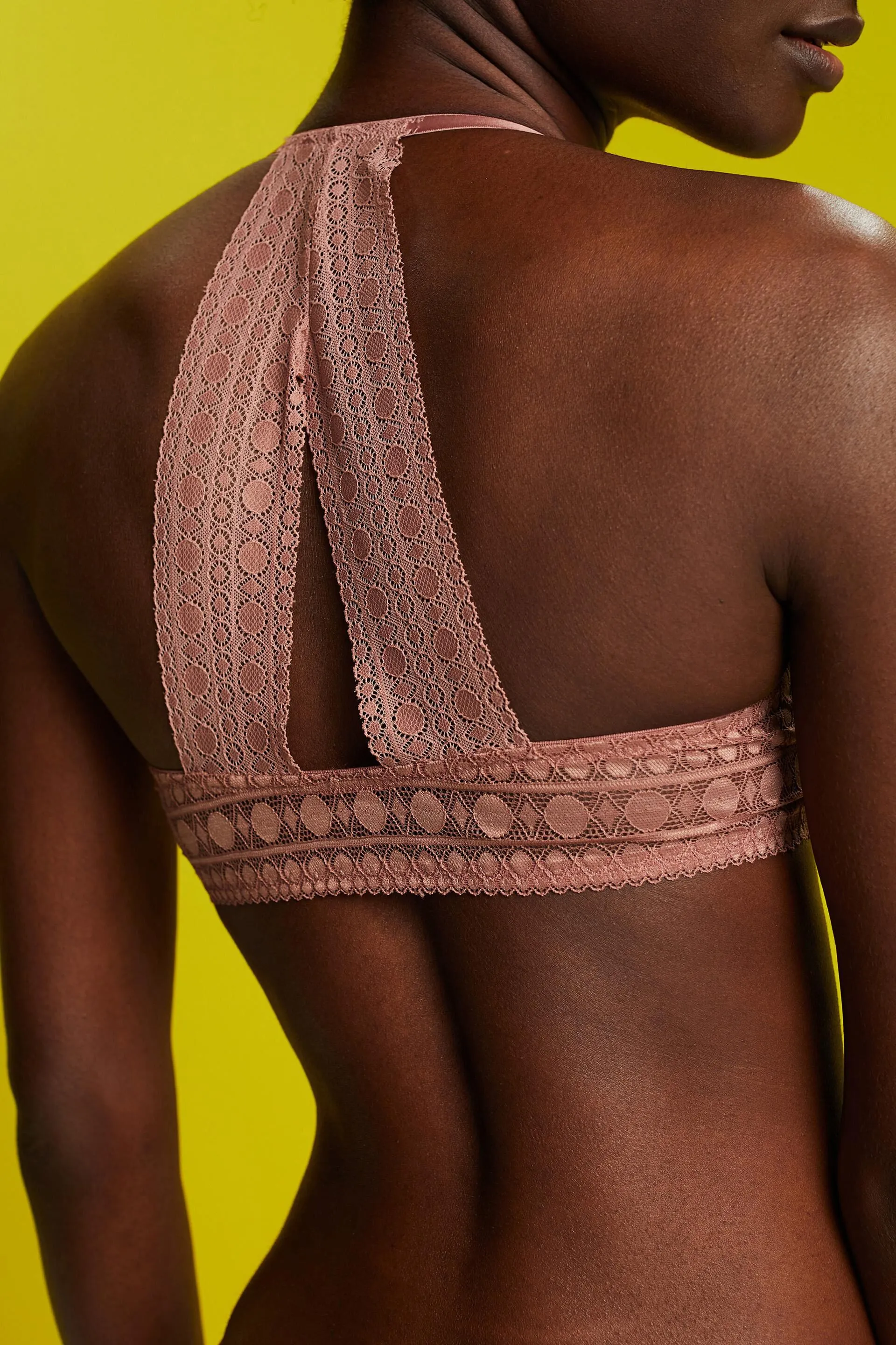 In materiale riciclato: Reggiseno imbottito con ferretto e pizzo