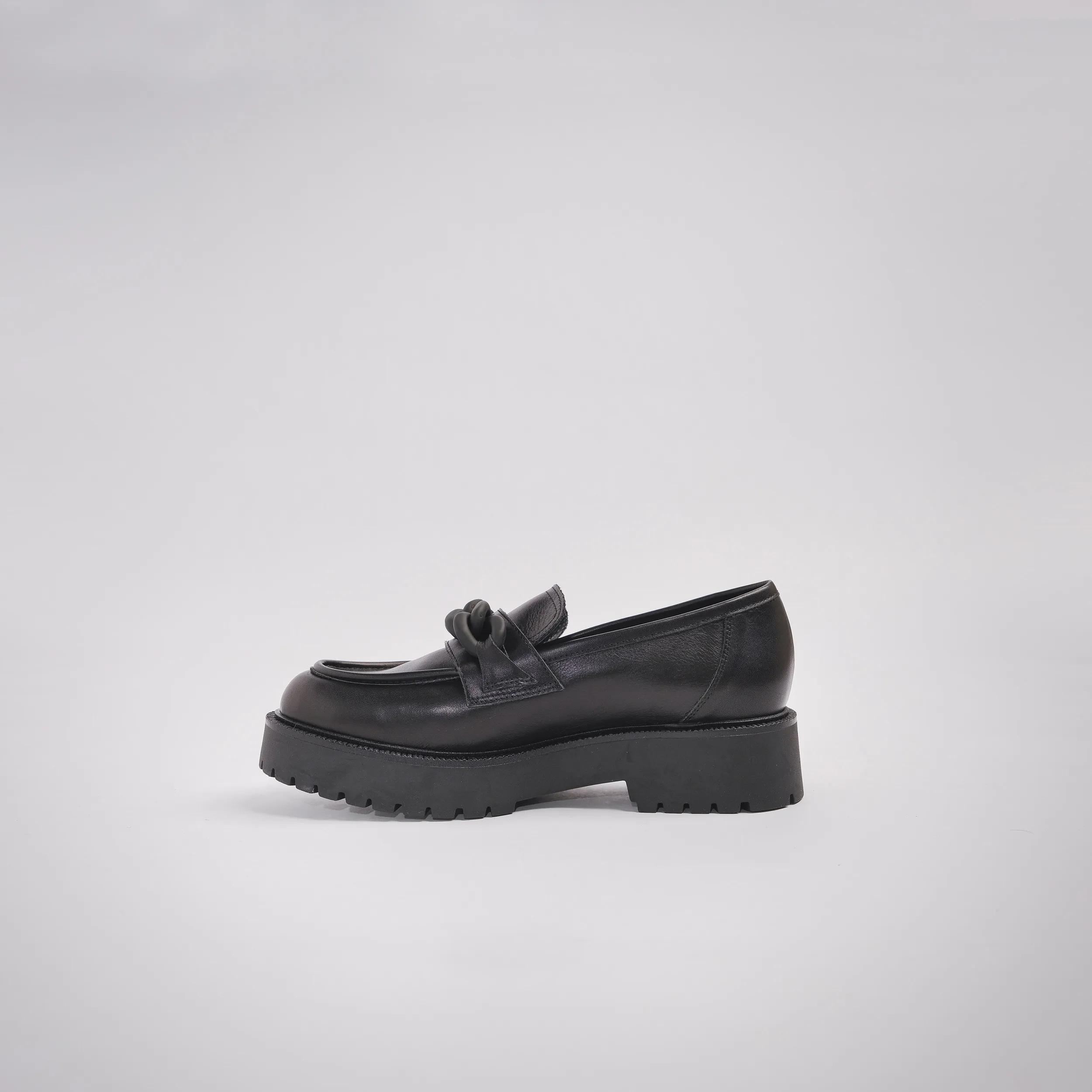 Mocassino chunky in pelle con dettaglio catena
