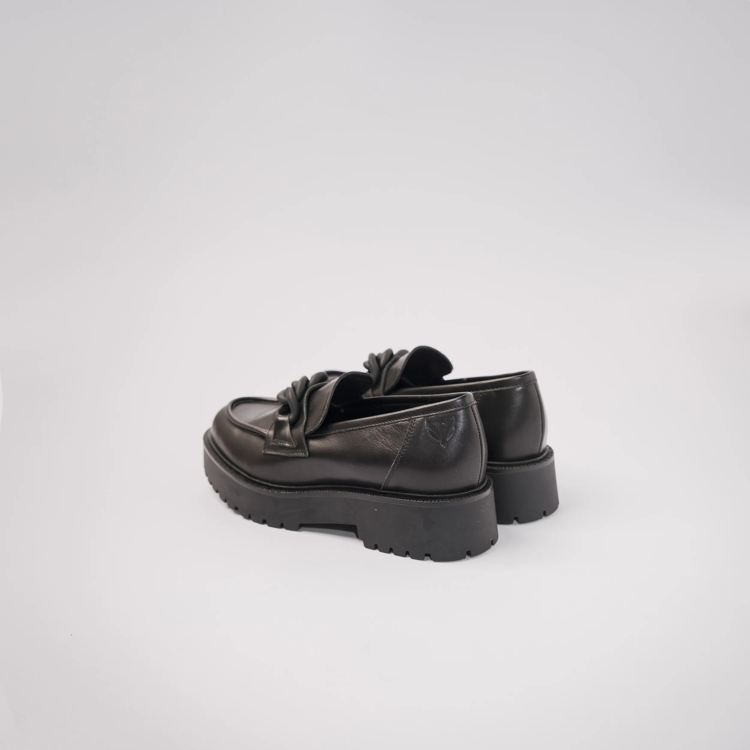 Mocassino chunky in pelle con dettaglio catena