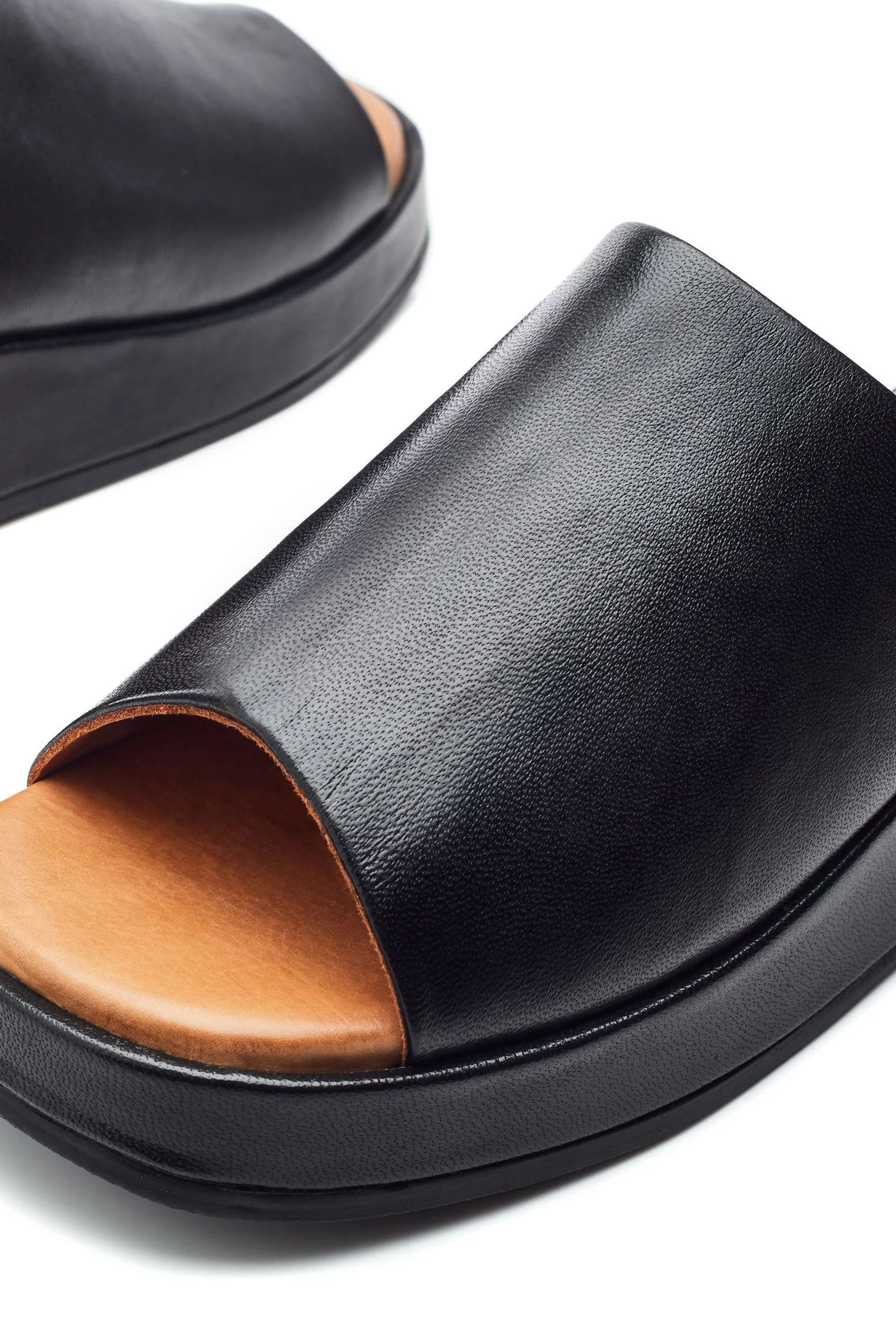 Moda in Pelle Orolia - Sabot con zeppa e punta quadrata