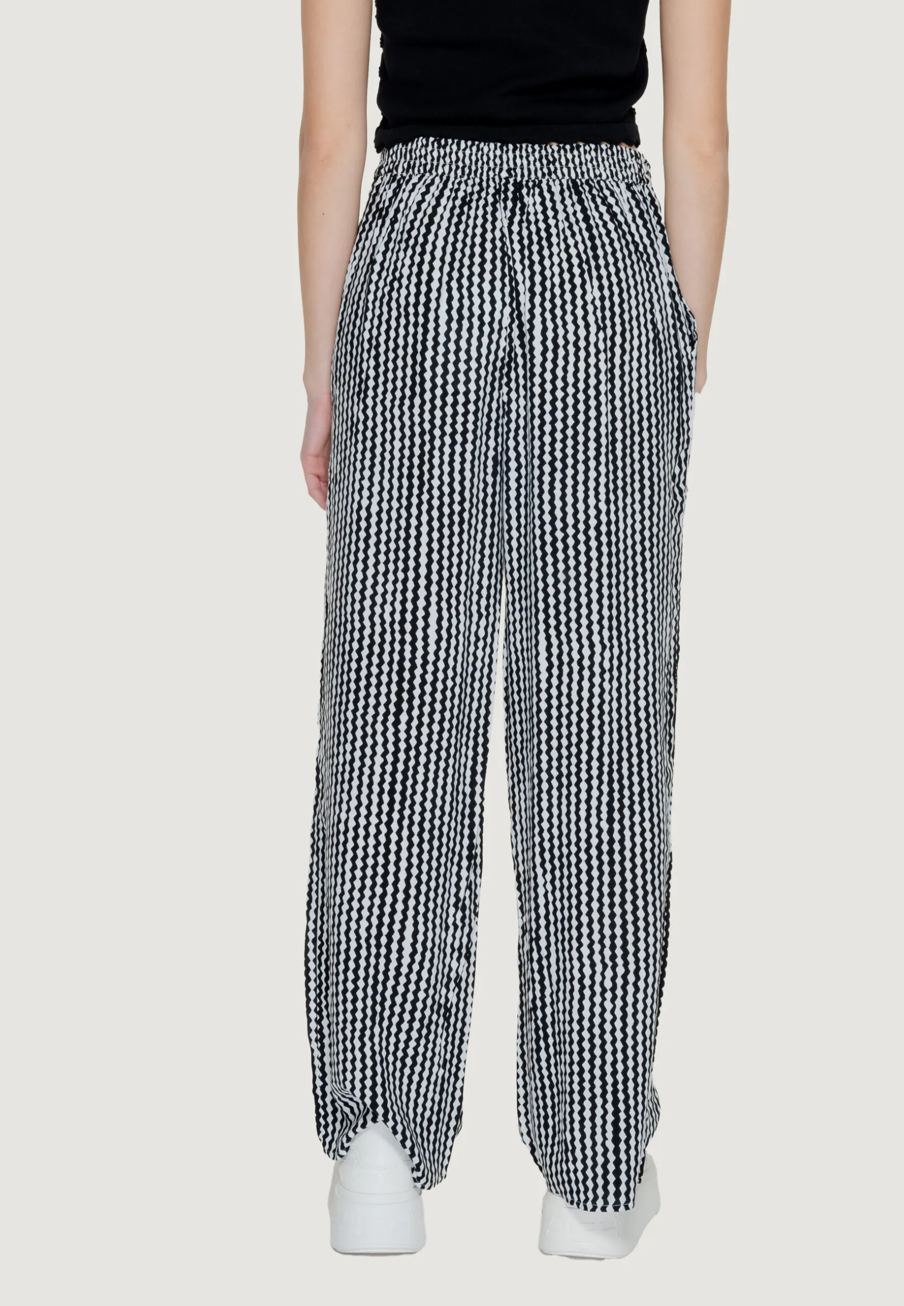 Pantaloni a palazzo Only Onlnova Life Vis Aop Nero