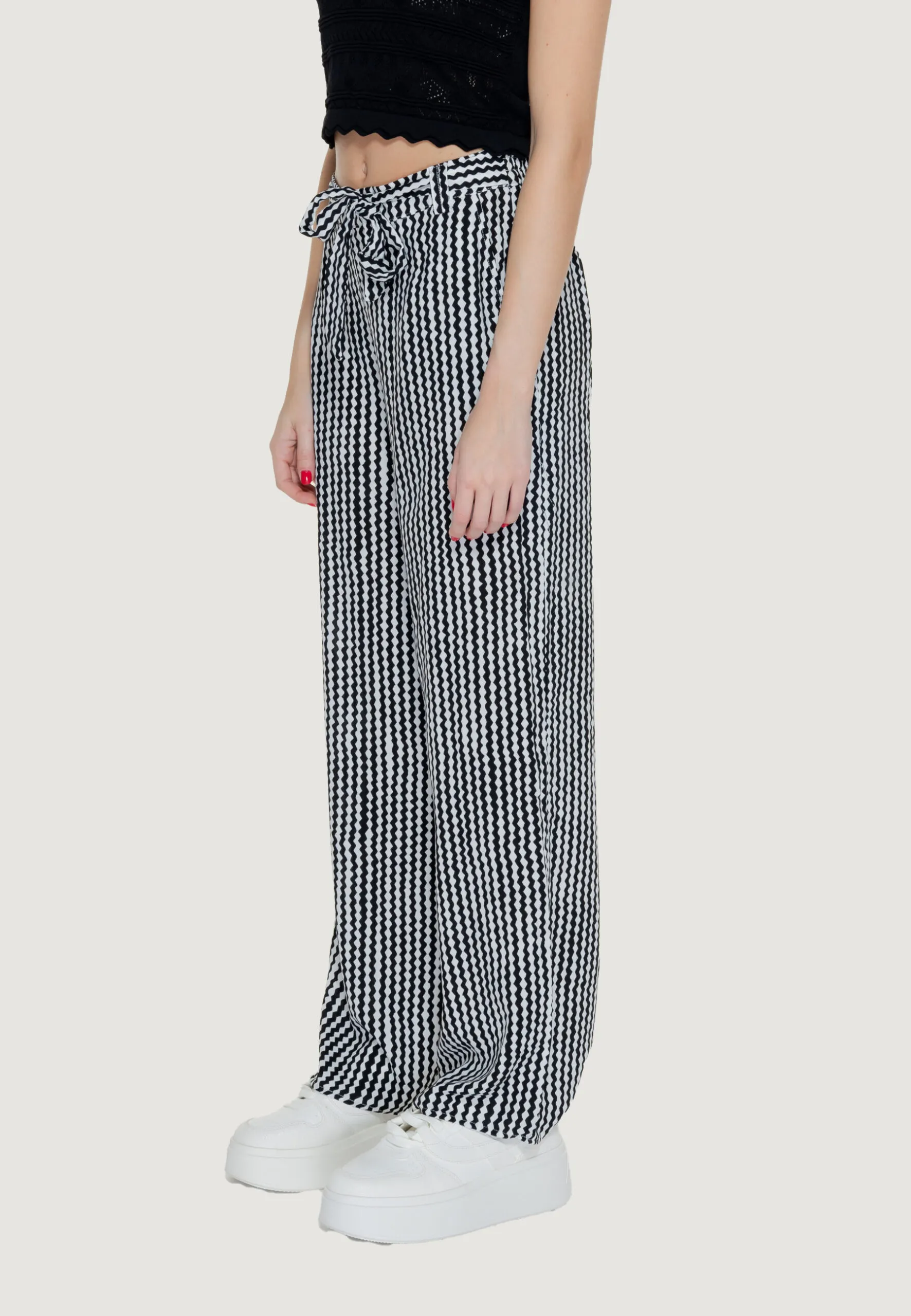 Pantaloni a palazzo Only Onlnova Life Vis Aop Nero