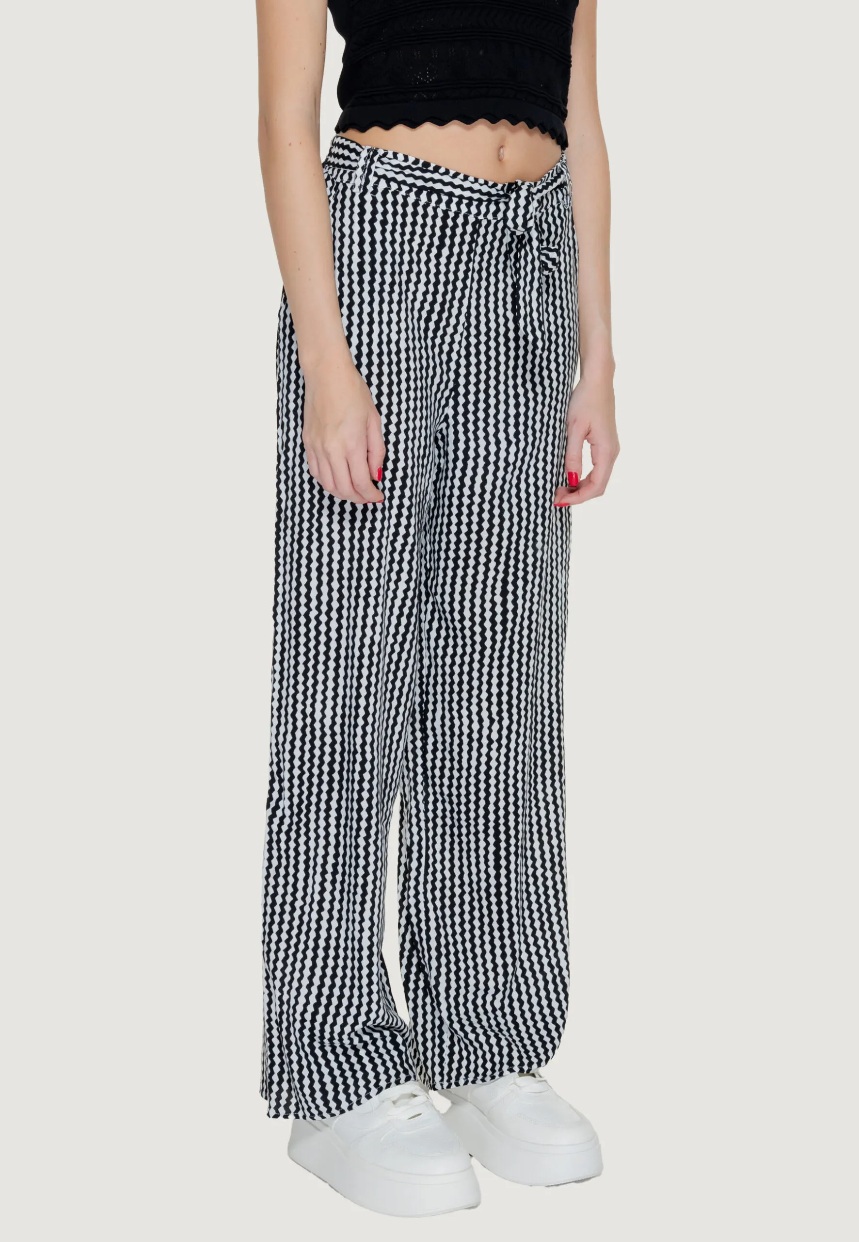 Pantaloni a palazzo Only Onlnova Life Vis Aop Nero