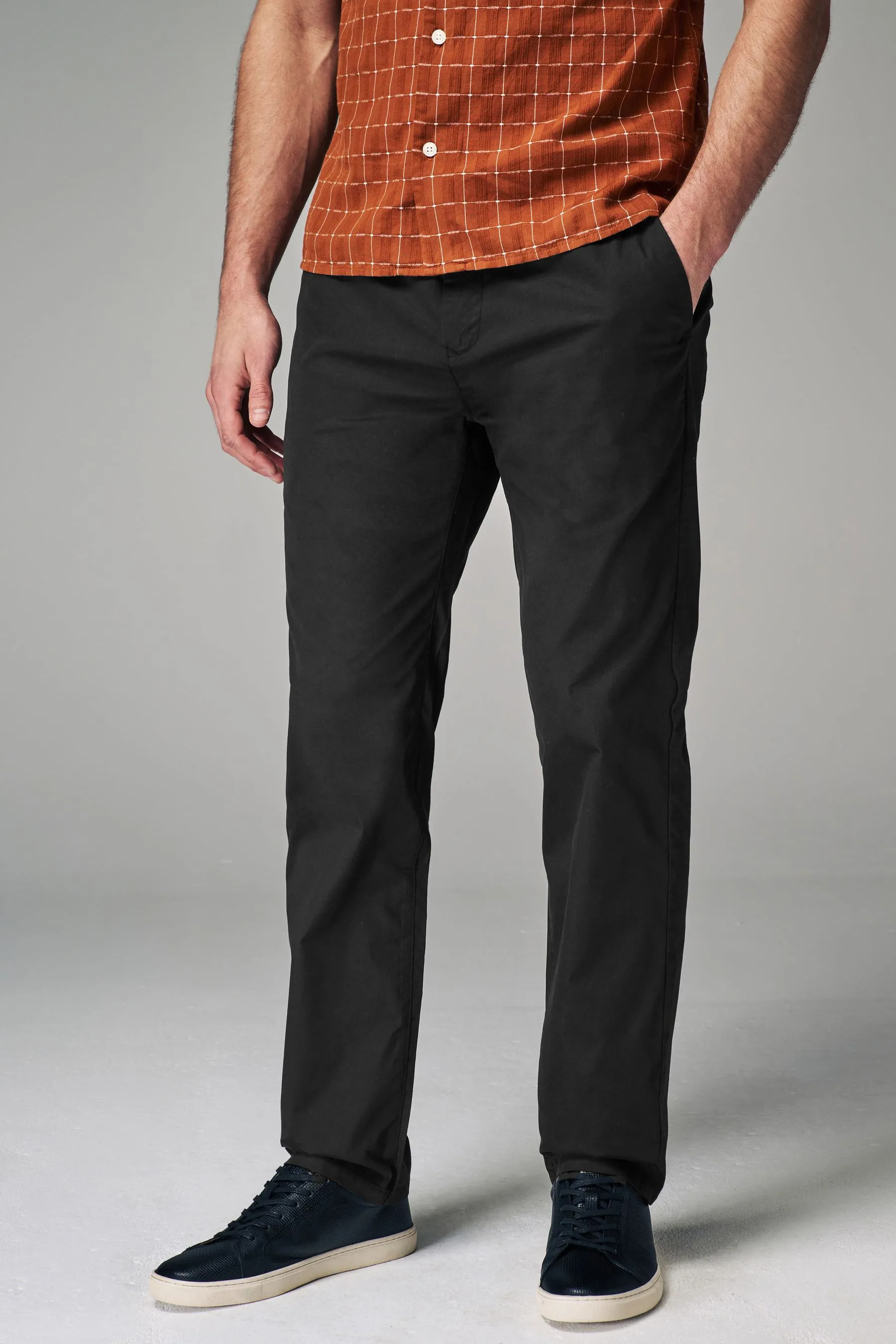 Pantaloni chino elasticizzati estivi
