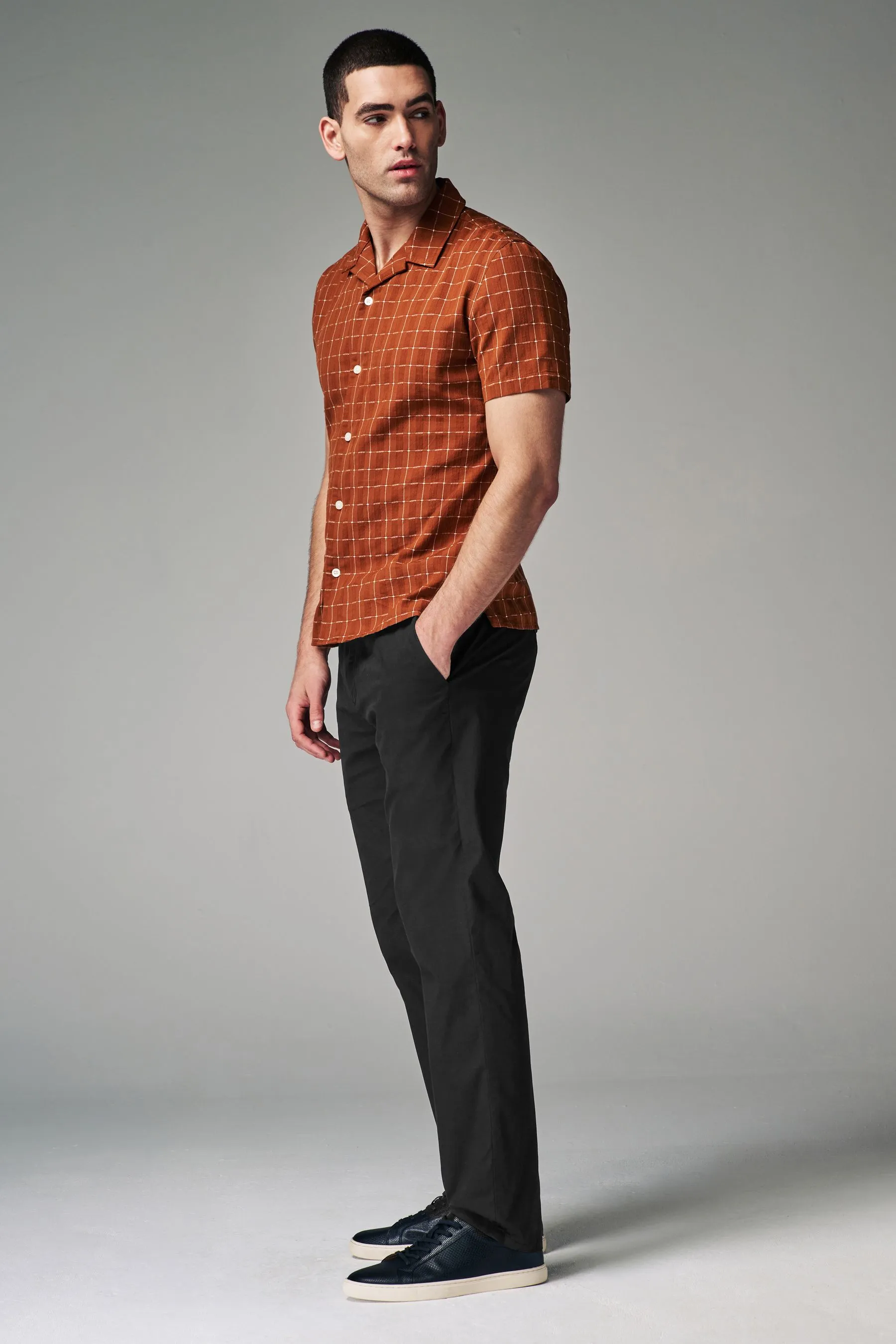 Pantaloni chino elasticizzati estivi