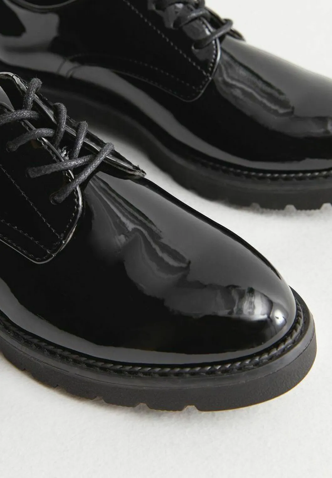 PATENT CHUNKY BROGUES - Stringate