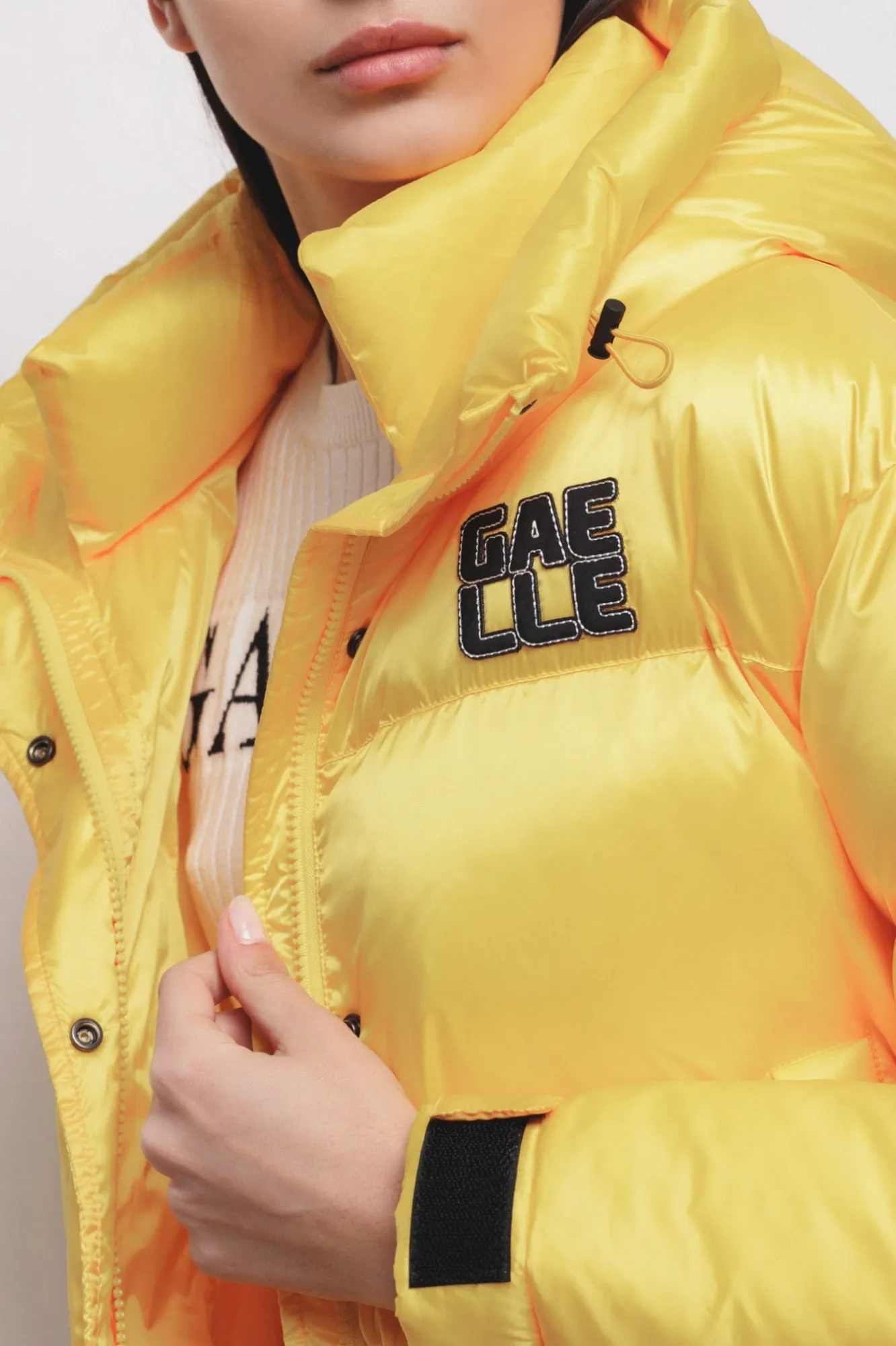 Piumino Corto Con Cappuccio In Nylon Giallo - Gaëlle Paris