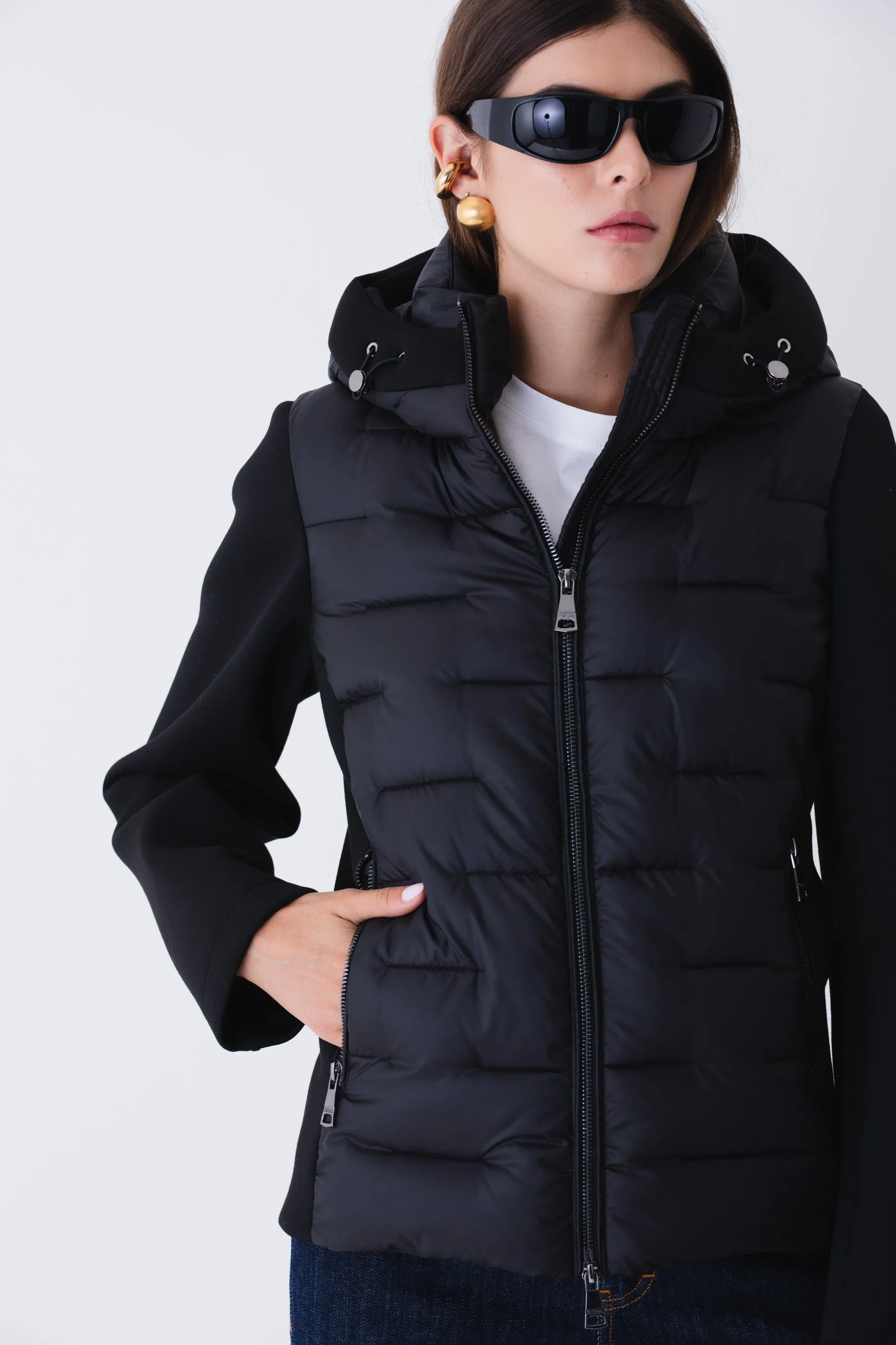 Piumino corto con maniche e inserti in neoprene - FW25