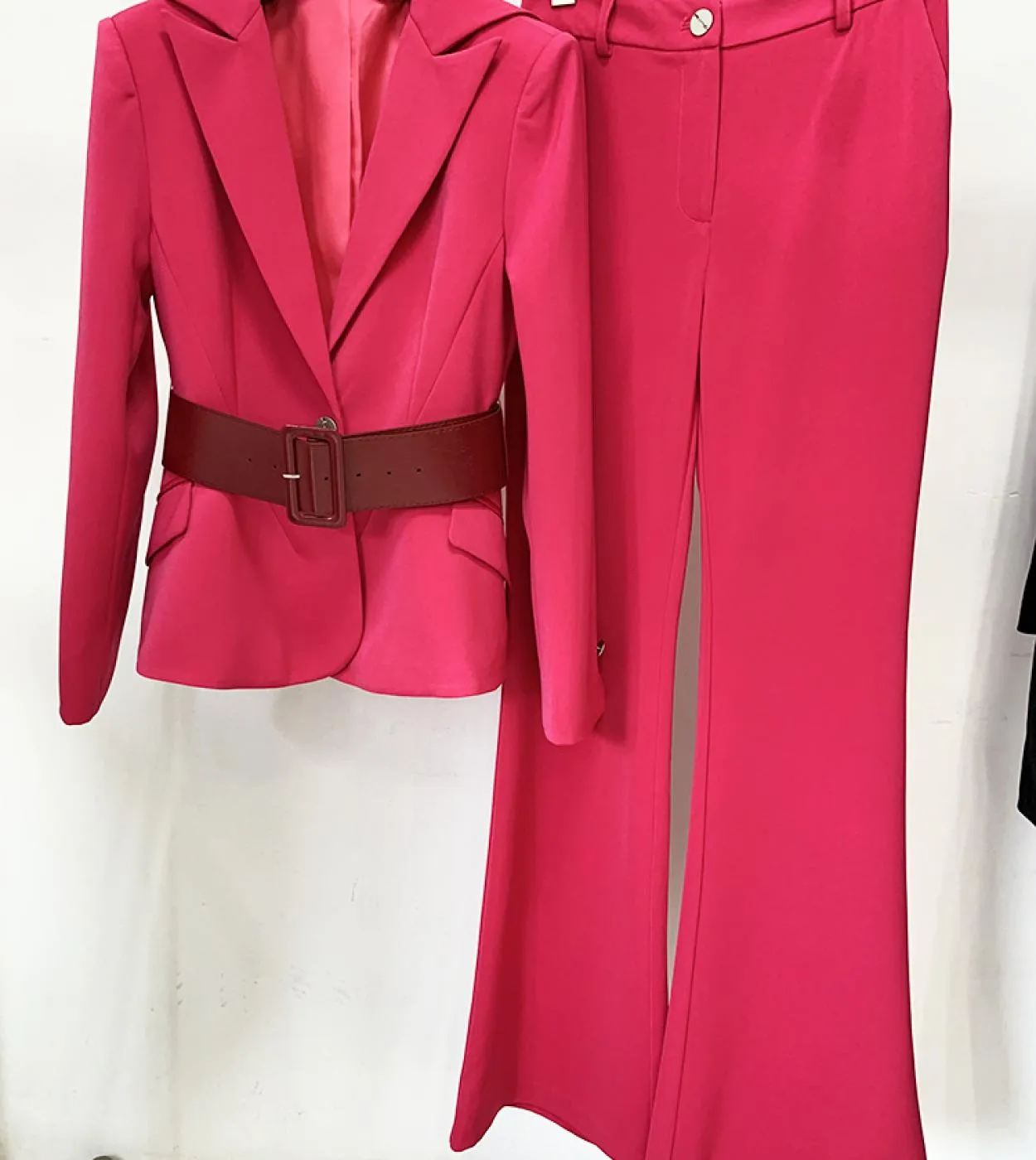 Tailleur pantalone Donna 2023 New Designer Fashion One Button Belt Suit Flare Pants Blazer Set Due pezzi Pantaloni da ufficio Su