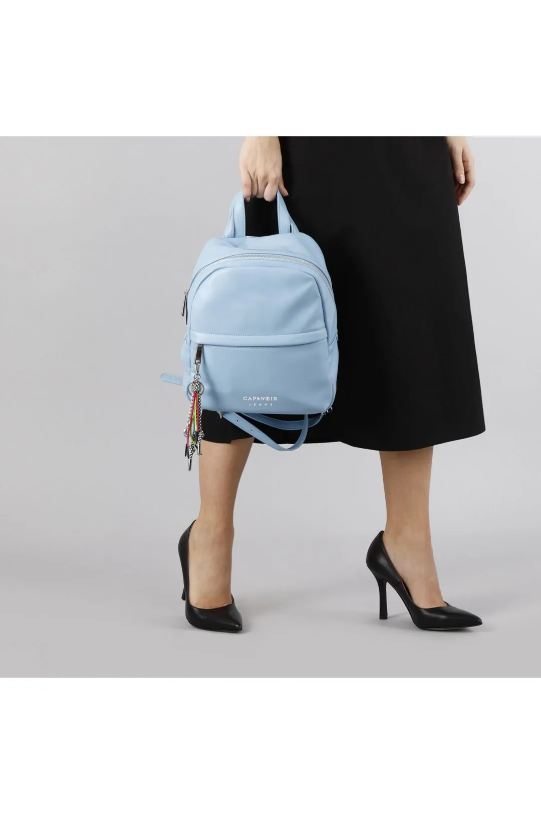 zaino con logo ricamato e portachiavi personalizzato celeste